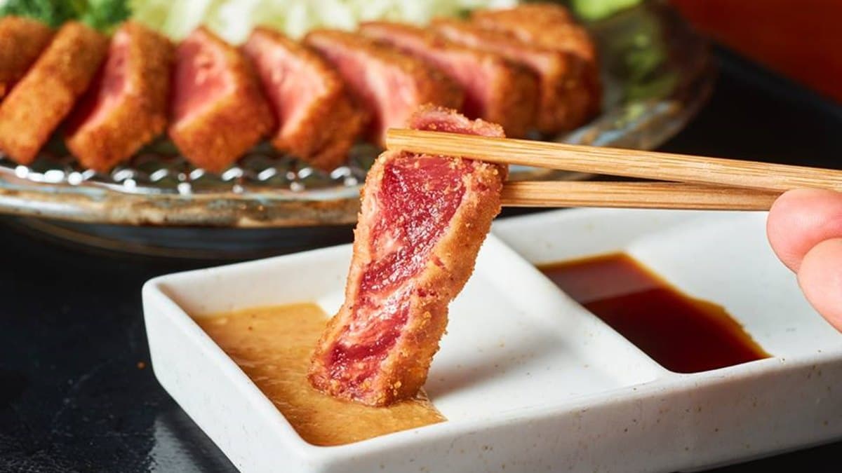 日本「炸牛排」排隊名店5月登台！「牛かつもと村」插旗林口三井outlet