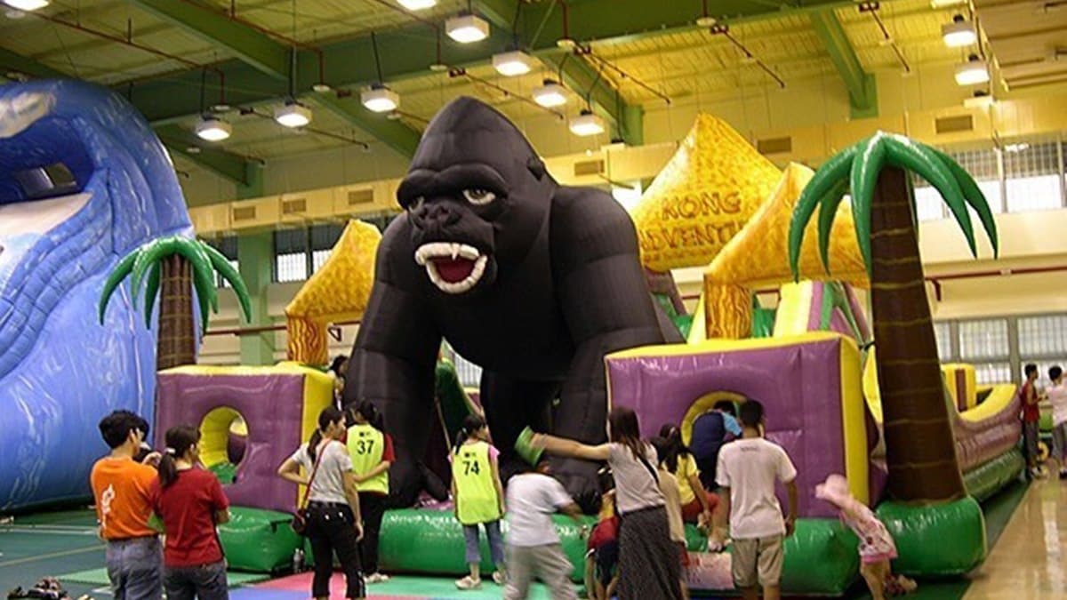 最新「百元氣墊樂園」在新北市！14公尺金剛+8公尺噴火龍好嗨