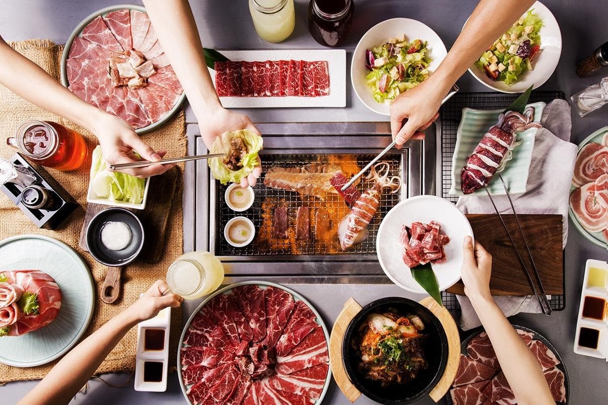 大台北第一間！王品野營風燒肉「原燒O-NiKU」開幕送燒肉蛋糕、玫瑰花