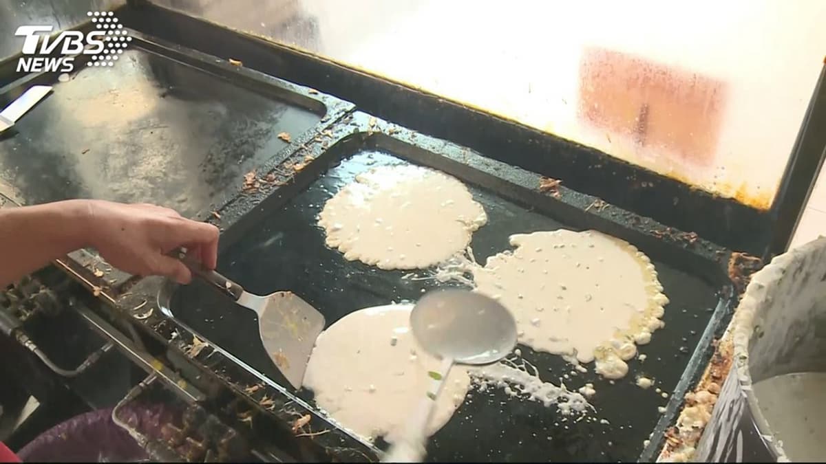 想吃就乖乖排隊！超夯傳統早餐這5家：厚餅夾蛋、爆漿小籠包、限量溫體牛肉湯