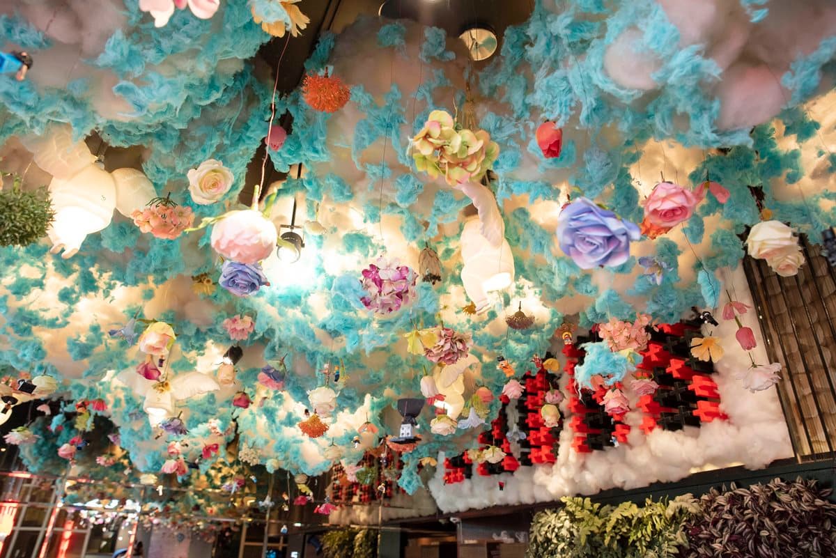 網美餐廳玩「變妝」！超華麗8公尺「樂高雲」成IG新亮點
