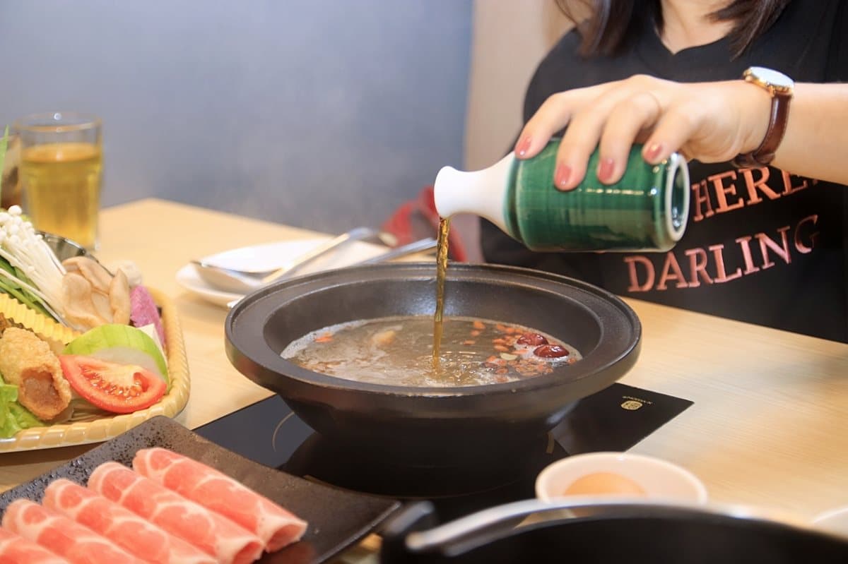 不讓輕井澤獨霸!「火鍋界的屋馬」插旗台中公益路,必點「海龍王鍋」 不讓輕井澤獨霸!「火鍋界的屋馬」插旗台中公益路,必點「海龍王鍋」