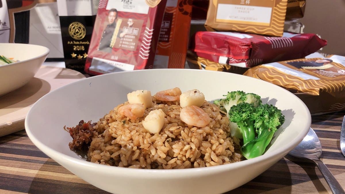 呼叫霆鋒粉！港式鴛鴦、曲奇餅、干貝炒飯等6大新品「台灣限定」開賣