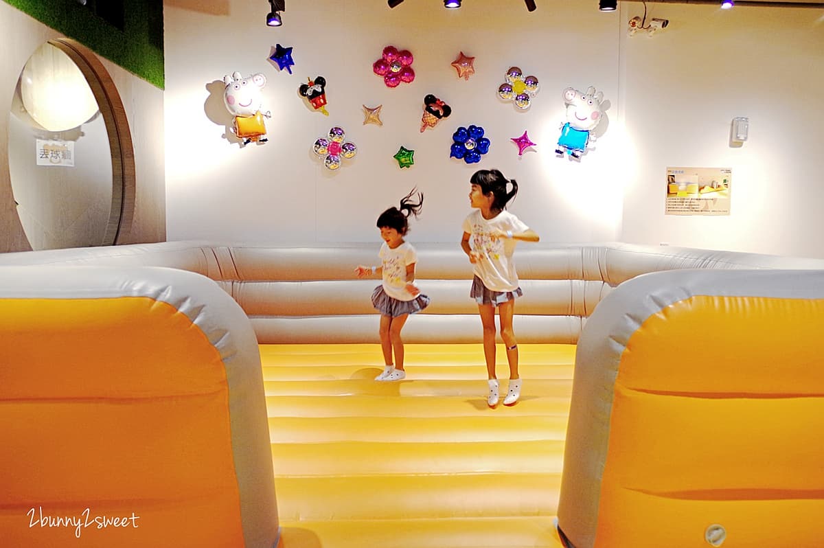 台中爸媽小孩樂歪了！5家超強設施親子餐廳：嚕嚕車、小木屋家家酒、氣墊跳床