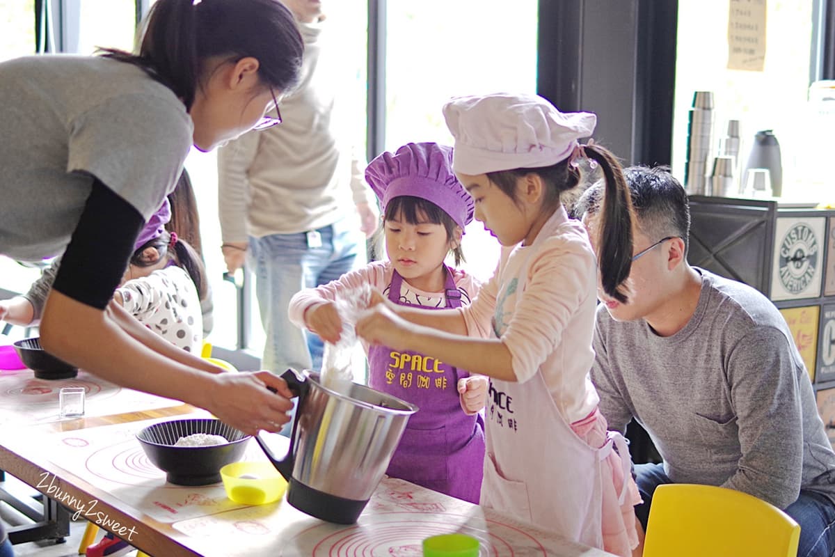 台中爸媽小孩樂歪了！5家超強設施親子餐廳：嚕嚕車、小木屋家家酒、氣墊跳床