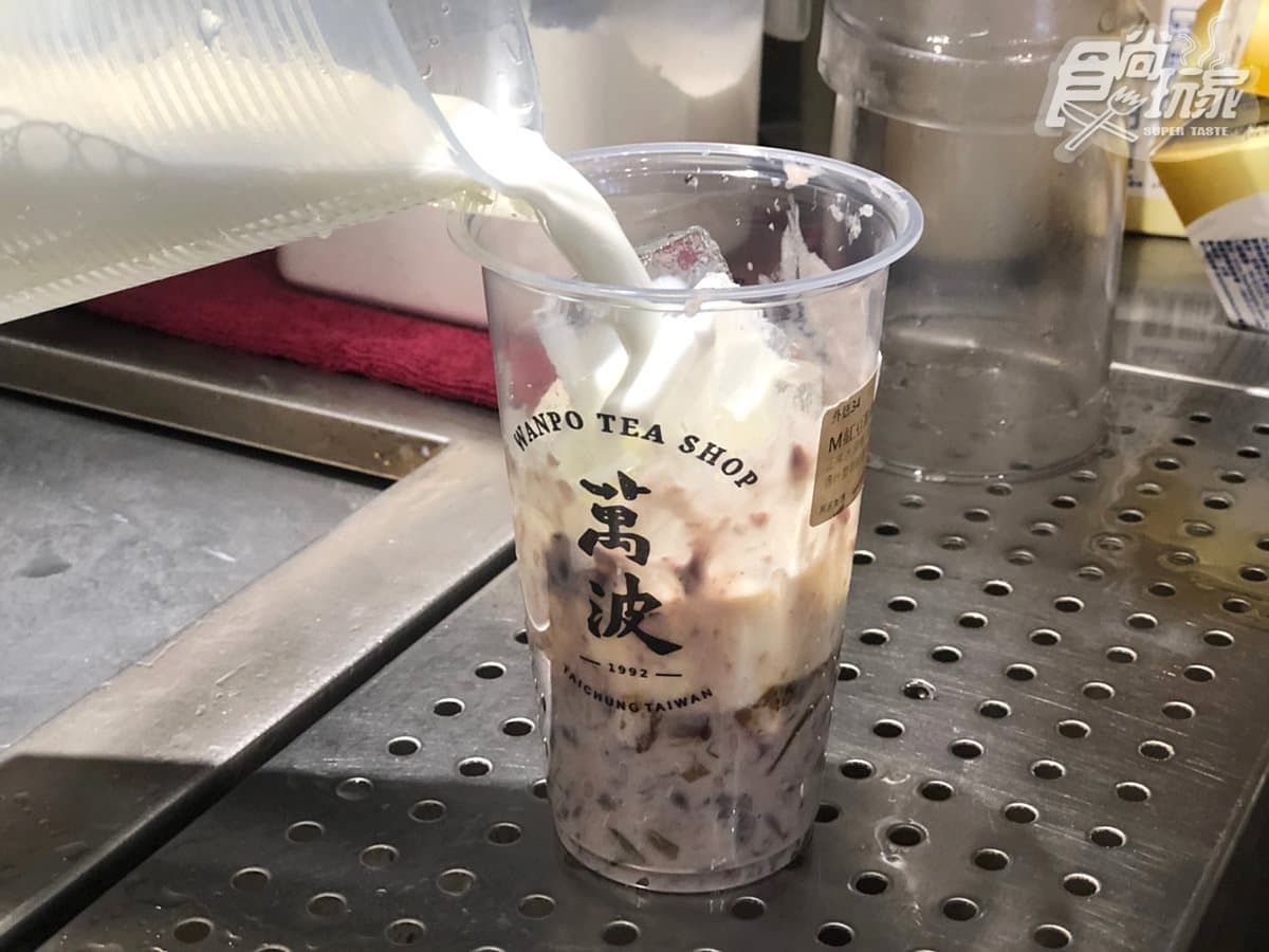 文青飲料人開喝！「萬波島嶼」推夏日古早味「紅豆粉粿鮮乳」