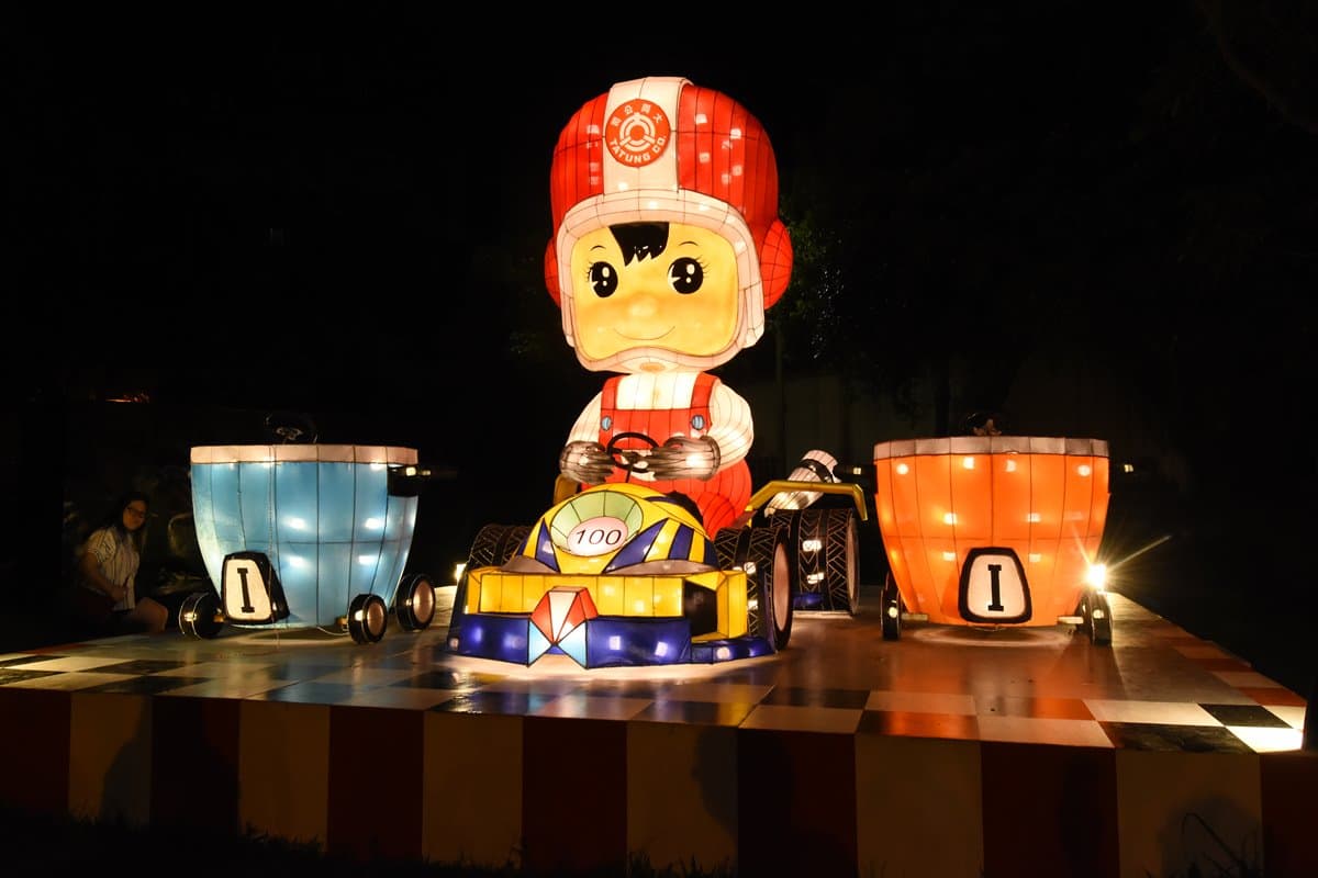 鹿港限定！走進掛滿「1200盞」燈籠巷，加碼看「花燈展、光雕秀」