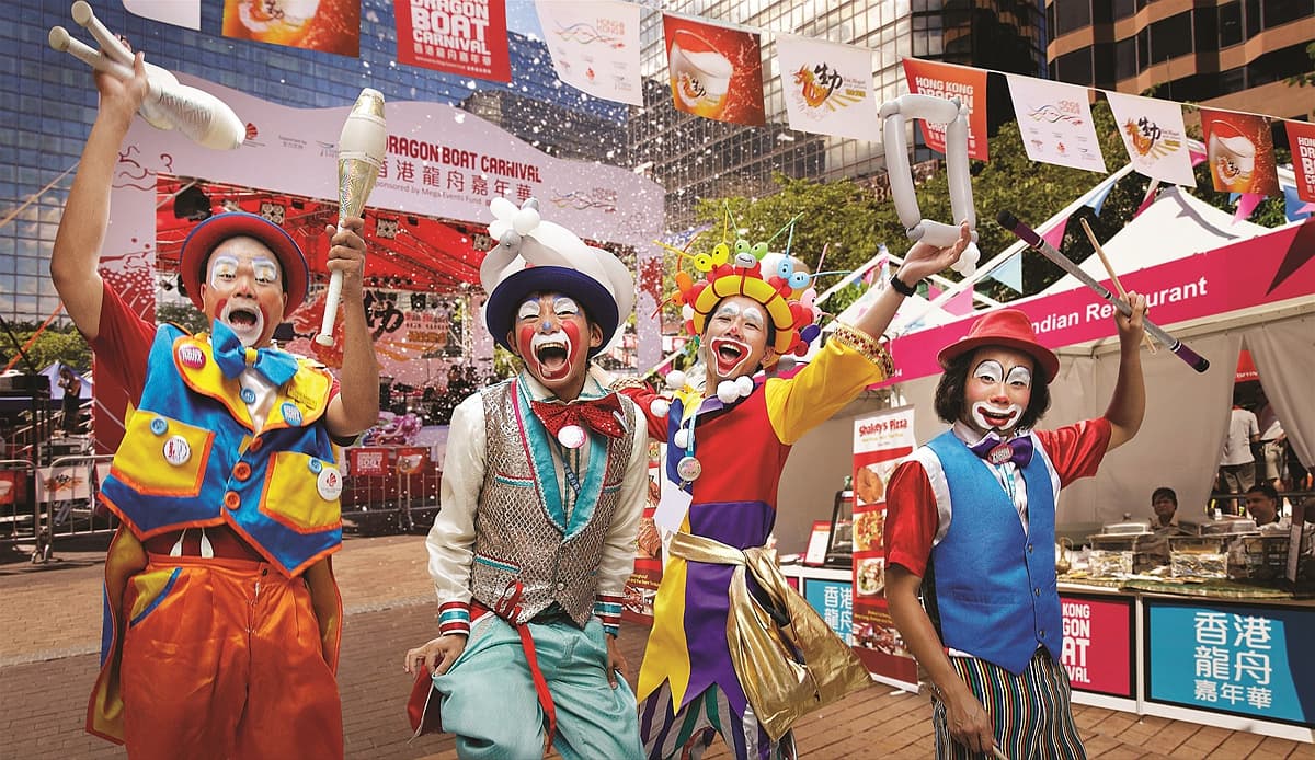 香港中環出現「沙灘」，逛市集、聽音樂，還能玩水、看龍舟賽