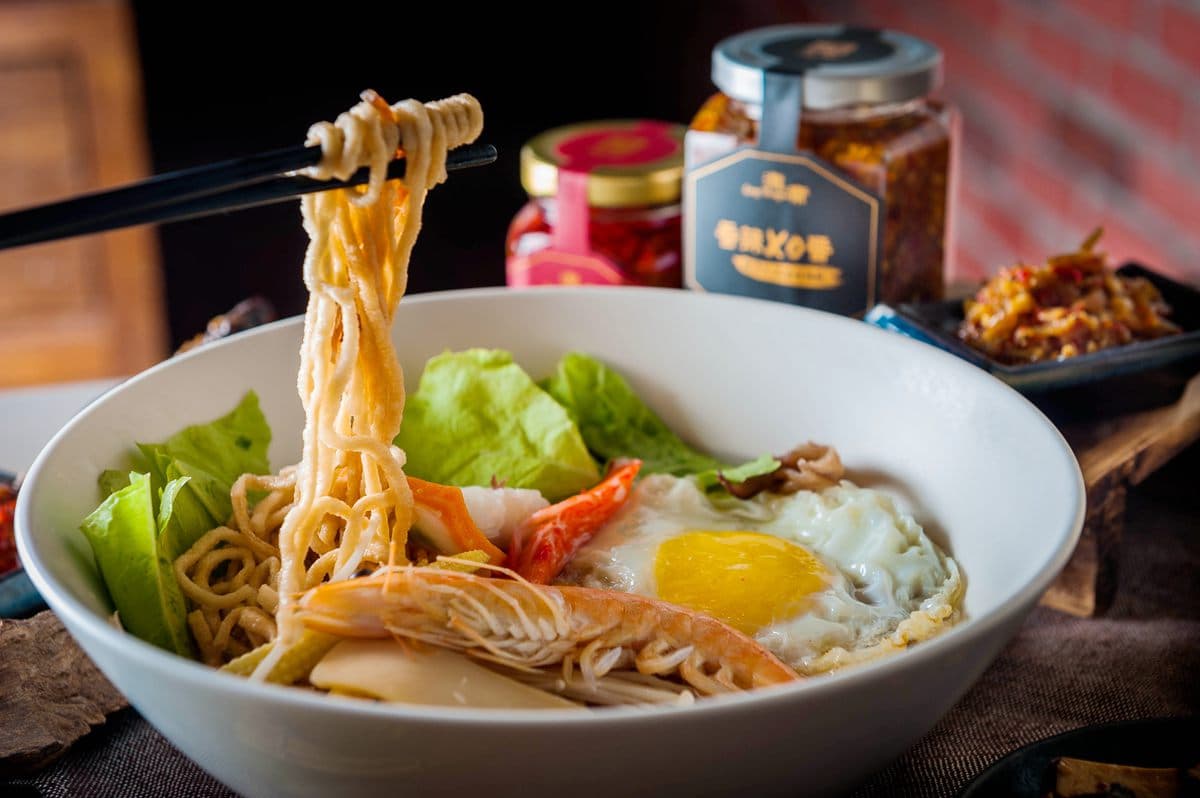 土豪版牛肉麵!無骨牛小排「現燙」,麵食控必吃「混蛋麵」「麻辣麵」(文末抽獎) 土豪版牛肉麵!無骨牛小排「現燙」,麵食控必吃「混蛋麵」「麻辣麵」(文末抽獎)