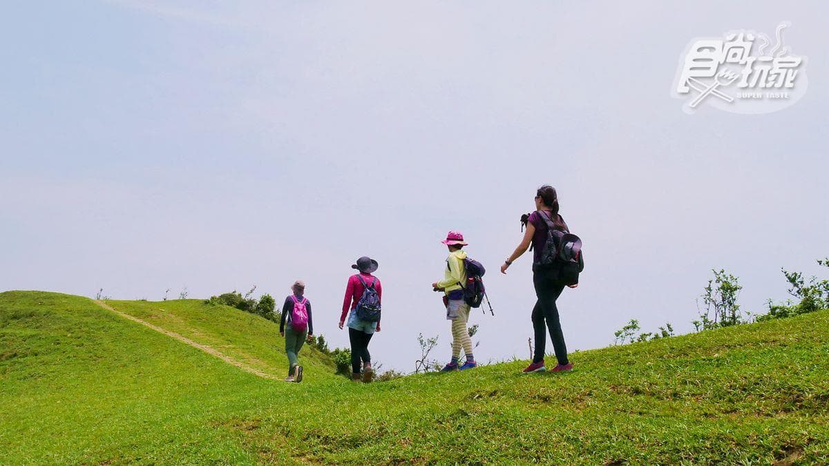 360度海景草原祕境！爆紅步道這山像「拉布拉多」，找神奇「人腦聖地」