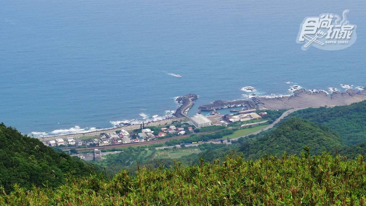360度海景草原祕境！爆紅步道這山像「拉布拉多」，找神奇「人腦聖地」