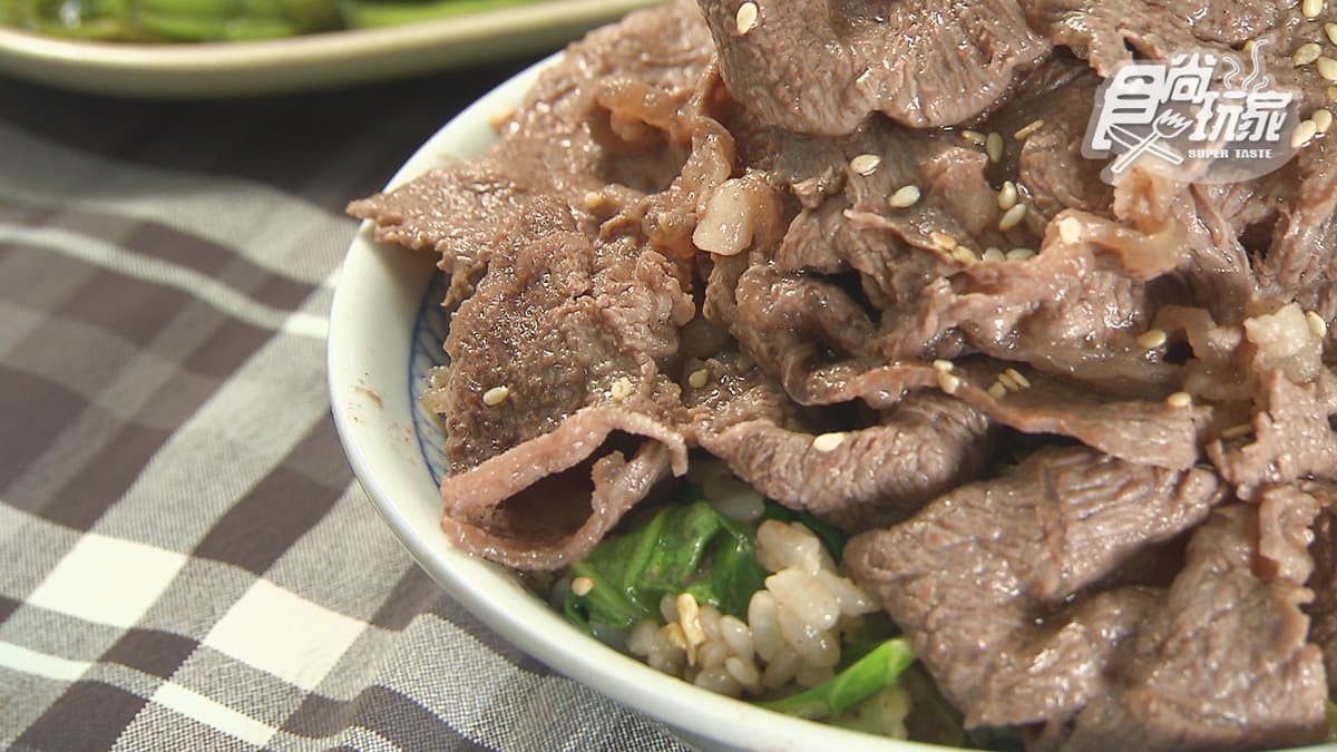 台南最霸氣炒飯！「F4炒飯」鋪滿大蝦、干貝、烏魚子、安格斯牛，網友激推