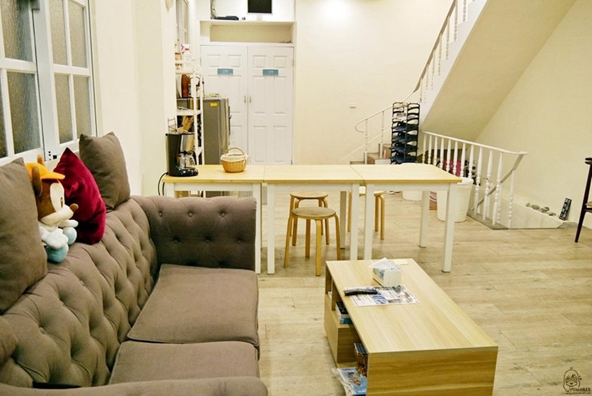 小資族記本本！花蓮純白青旅「鳥窩」一晚500元、泡麵免費隨你吃