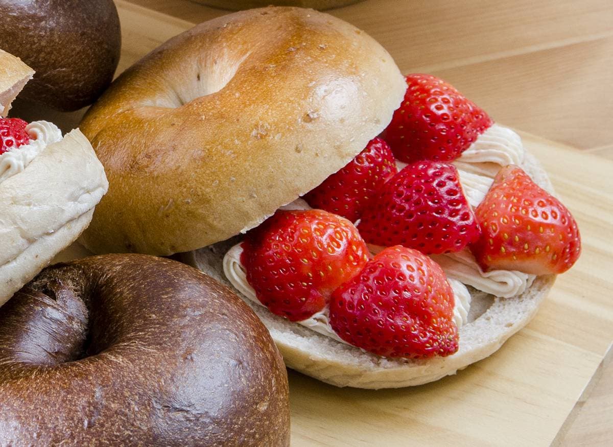 芒果滿到要掉出來了!隱身北大人氣甜點小鋪,芒果乳酪冷熱都好吃 新北三峽糖匠甜點蛋糕