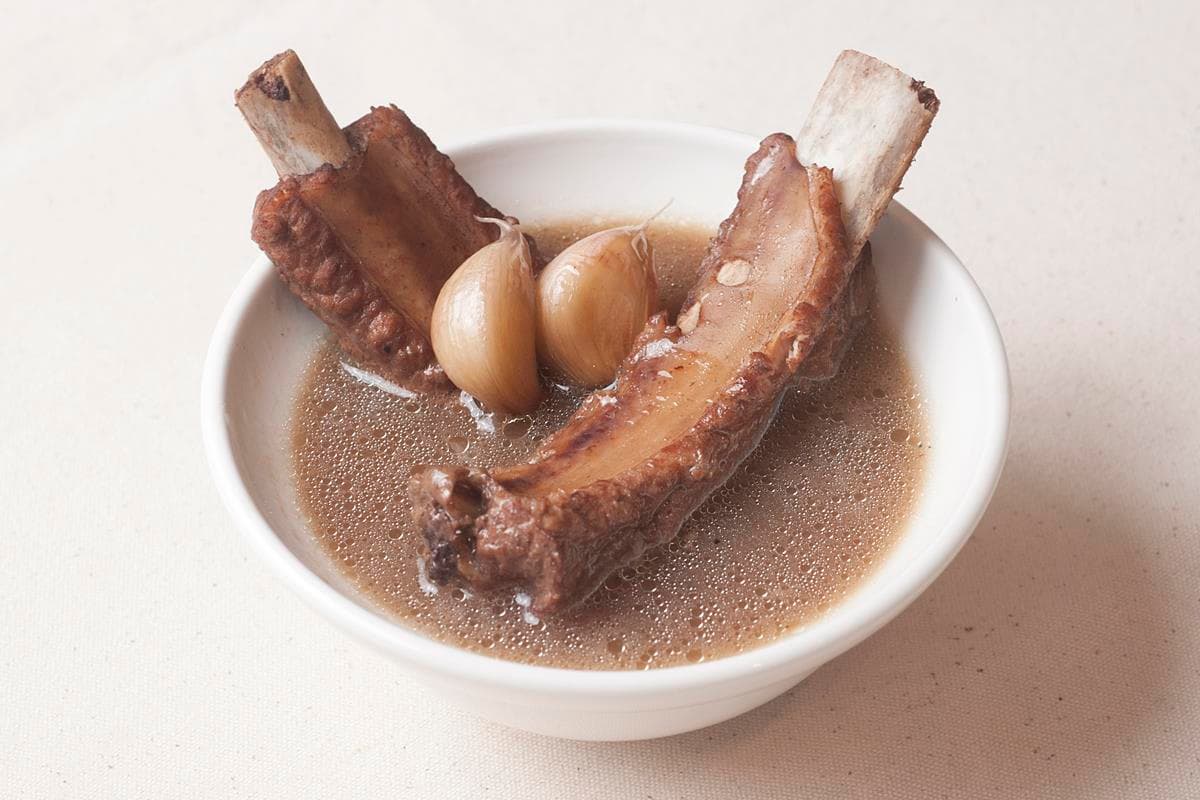 台北一號店！新加坡名店「海記醬油雞」限定肉骨茶必吃，前30名醬油雞100元