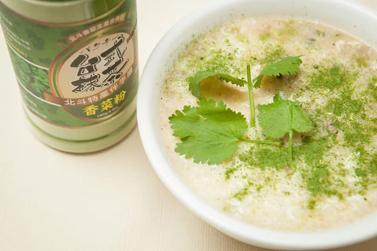 香菜控好忙!超狂香菜神器「台式抹茶」做出「香菜冰淇淋」想吃嗎 香菜控好忙!超狂香菜神器「台式抹茶」做出「香菜冰淇淋」想吃嗎