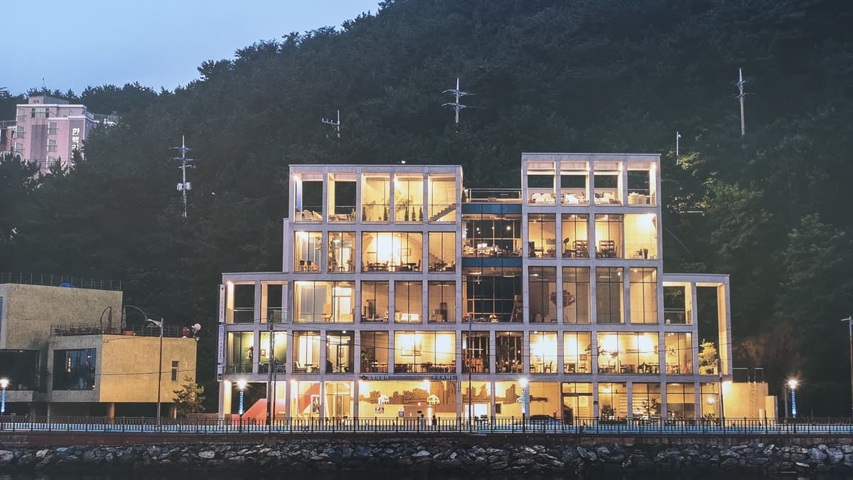 小資族衝釜山了！6間最新「浮誇、文青、海景」咖啡廳在這