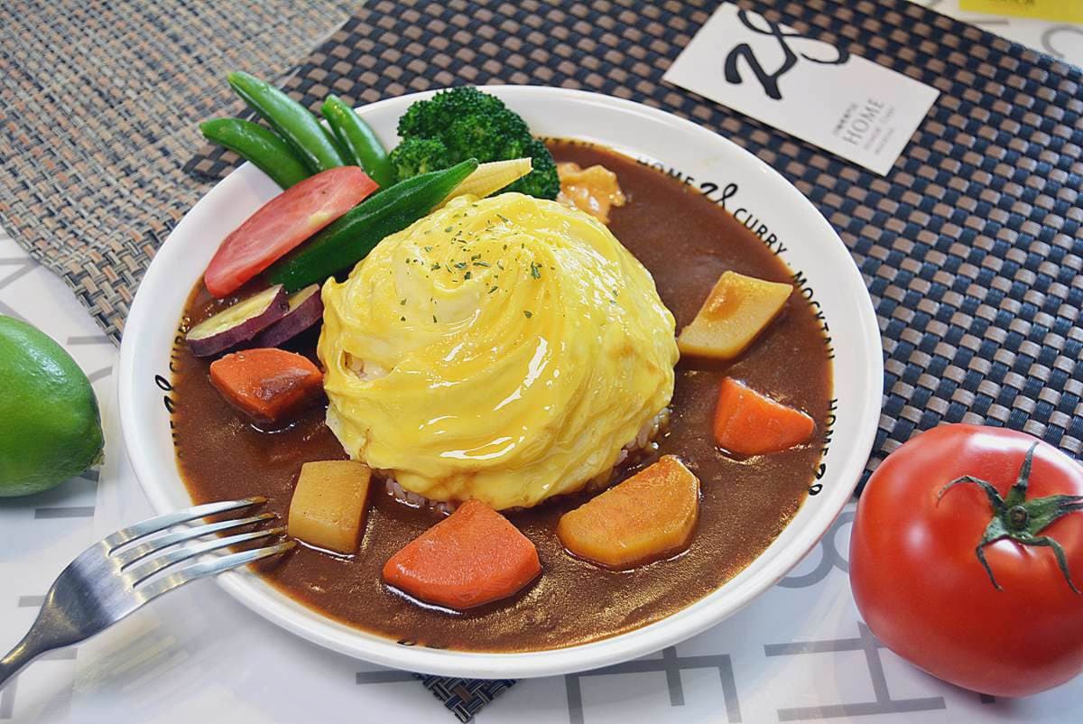 旋轉「蓬蓬裙蛋包」吃過嗎?台中超華麗咖哩飯成打卡名店 旋轉「蓬蓬裙蛋包」吃過嗎?台中超華麗咖哩飯成打卡名店