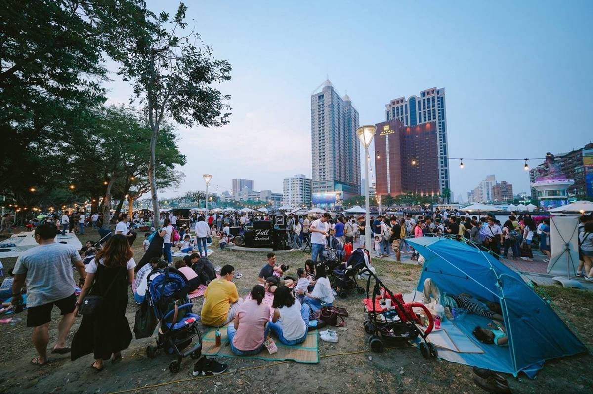 週末衝高雄啦！愛河逛「沙灘市集」+ 旗津「打水仗」送消費券、水槍