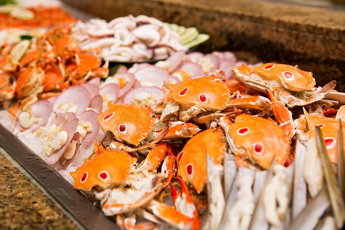 25種海鮮嘉年華！國賓大飯店「海鮮吃到飽、啤酒無限暢飲」限時2個月