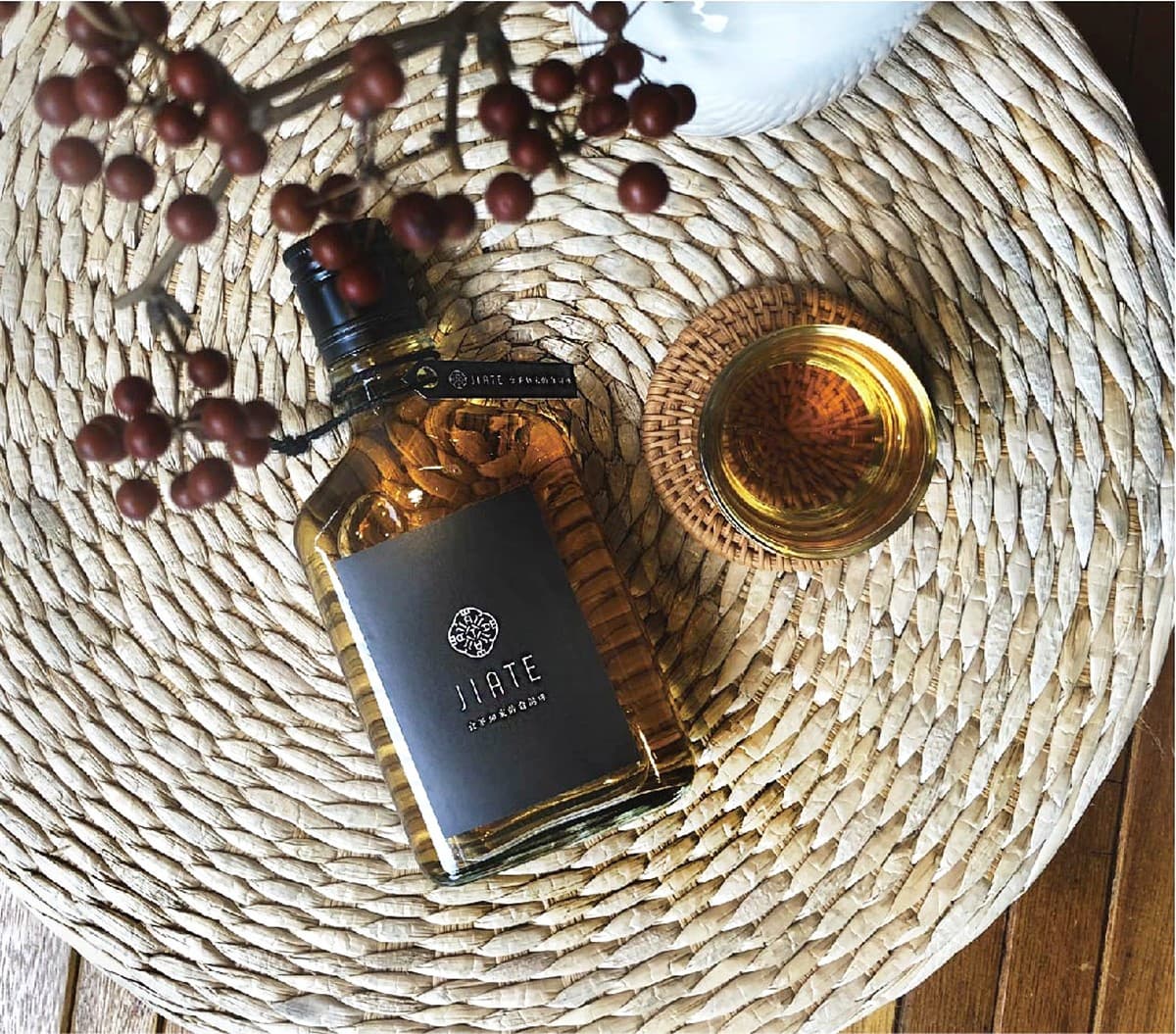 紅茶控先喝！IG夯店「JIATE呷茶」推紅茶之王，搭配鮮奶、珍珠超誘人