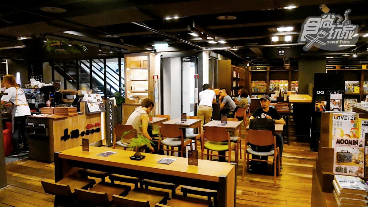 誠品西門新咖啡店「棒棒糖」鬆餅好可愛，麻糬口感還撒上跳跳糖
