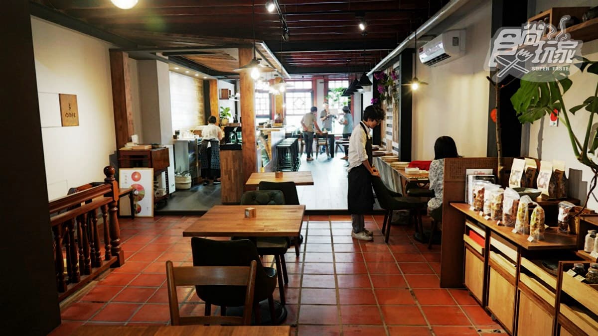 搶吃冠軍師傅超厚片吐司！大稻埕復古咖啡店COFE，還有用「吃」的咖啡
