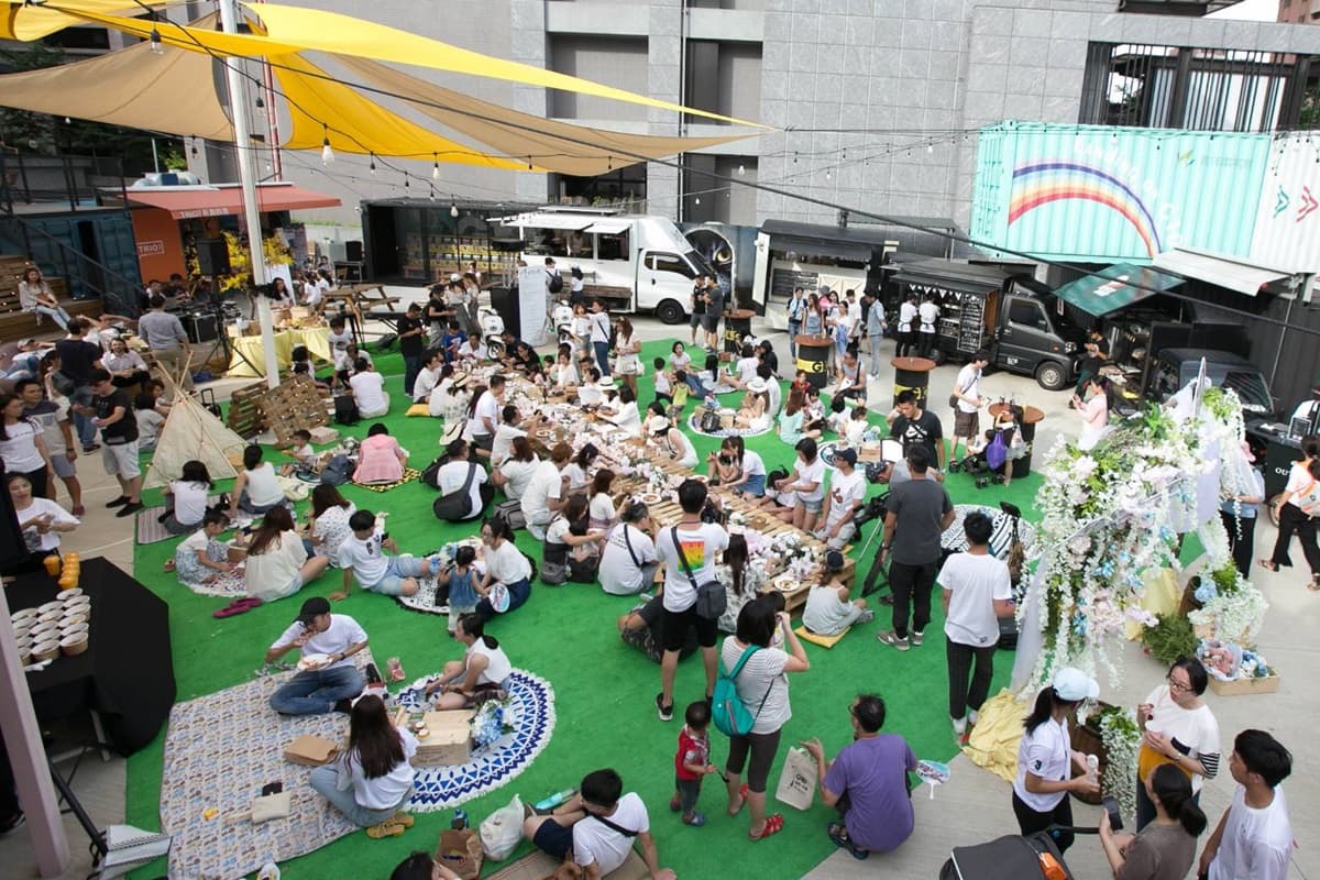 網美最愛「獨角獸市集」大改裝！超夯餐車「黑色漢堡」「彩虹雞蛋仔」必吃