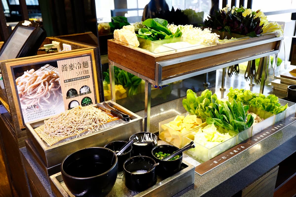 台中OUTLET就是狂！星巴克、美食餐廳全月買一送一太划算