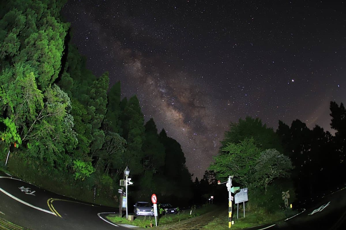 天文迷手刀衝!阿里山推「夜觀星空」活動,有機會看火星與水星 天文迷手刀衝!阿里山推「夜觀星空」活動,有機會看火星與水星