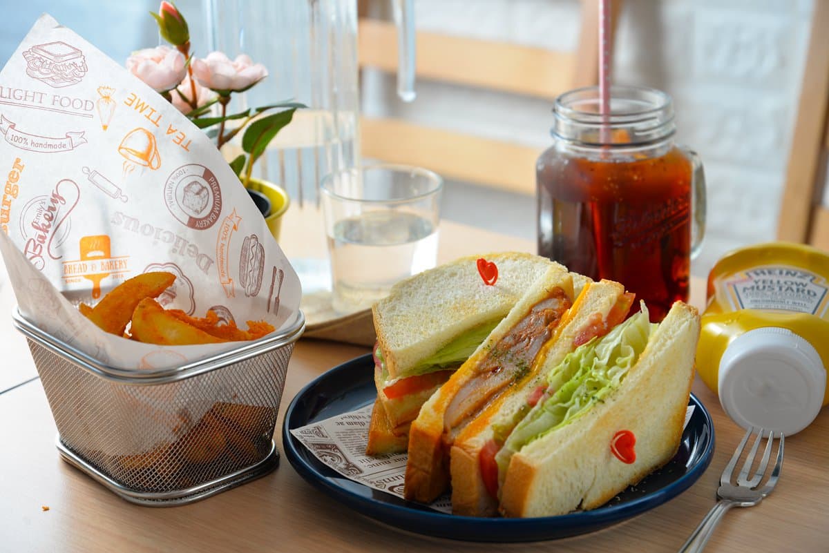 雙色起司「厚蛋餅」好滿足!週一早餐要吃飽,可愛店貓KiKi & LaLa作陪【文末抽獎】 雙色起司「厚蛋餅」好滿足!週一早餐要吃飽,可愛店貓KiKi & LaLa作陪【文末抽獎】