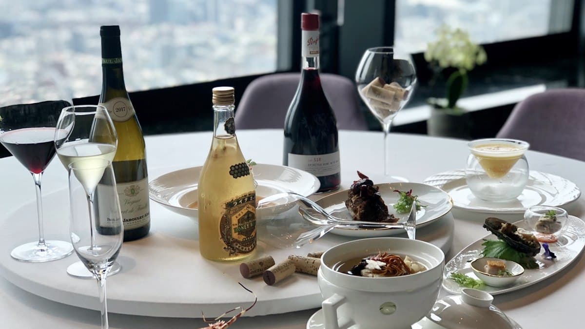 高空絕美夜景第一排！吃鮑魚、龍蝦、西施牛超值套餐，點酒再送「燒鴨」