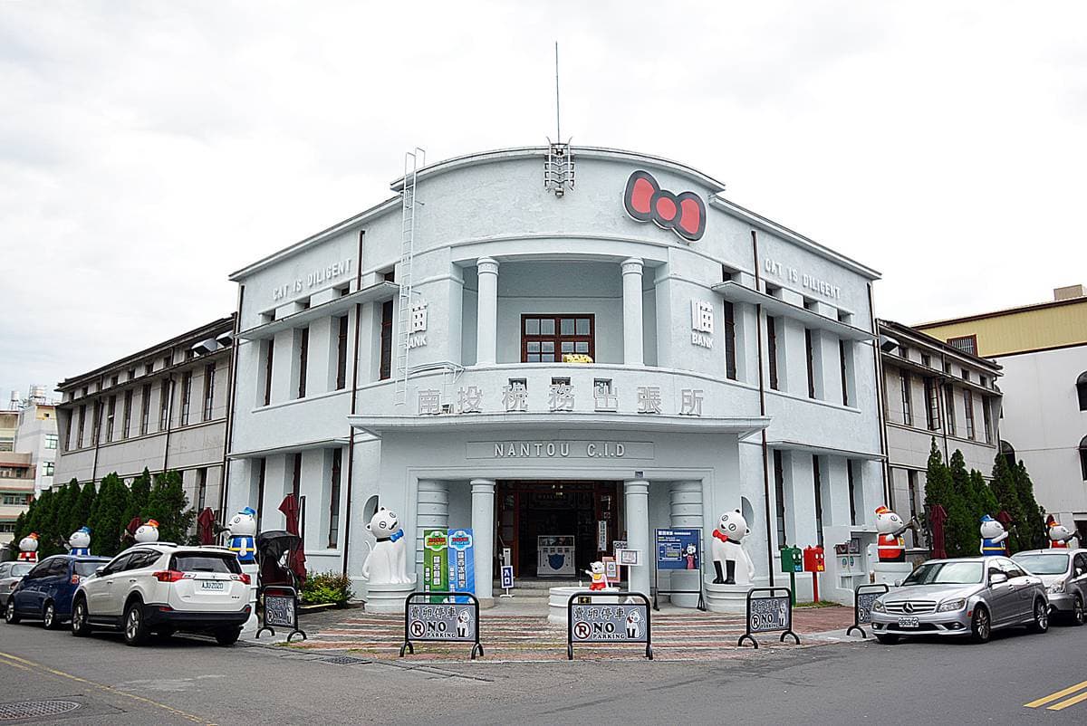 南投好拍新景點，稅務出張所變「貓咪主題」冰店，還有霍格華茲風咖啡館