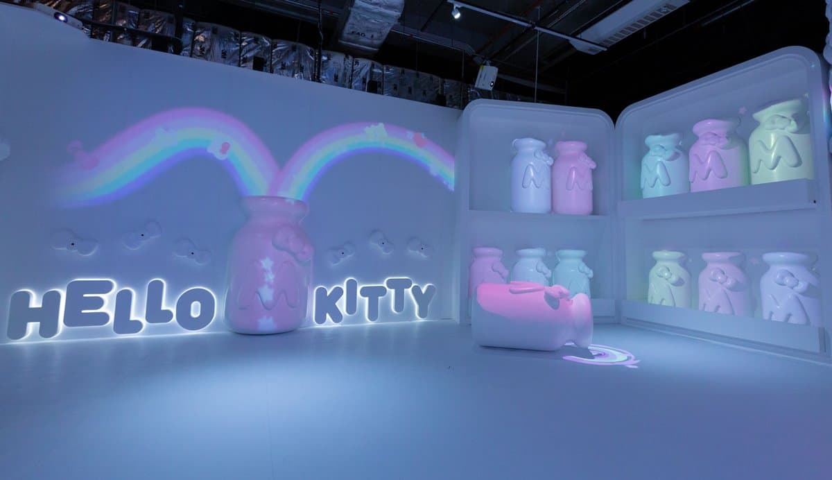貓迷尖叫！超大型Hello Kitty蝴蝶結球池、蘋果屋這裡拍