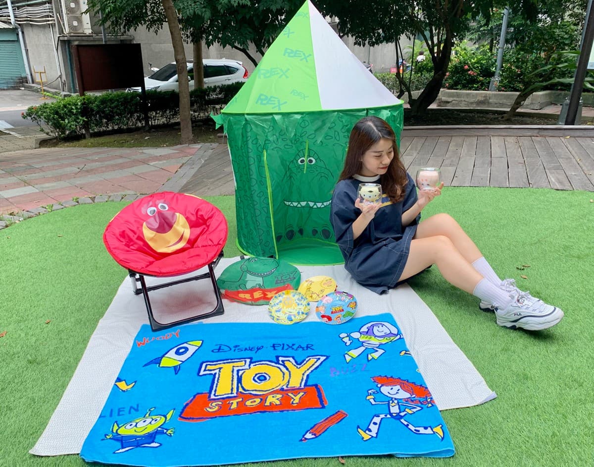 全要了!全家最新「玩具總動員」集點,三眼怪雙層杯、玩總瓷盤必收 全要了!全家最新「玩具總動員」集點,三眼怪雙層杯、玩總瓷盤必收