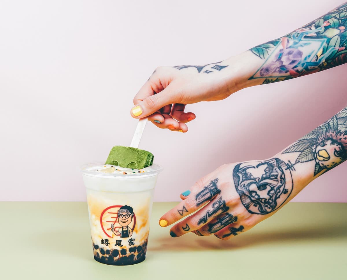 飲料尬冰棒！春陽茶事X蜷尾家「黑糖珍珠鮮奶蓋+抹茶冰棒」組合