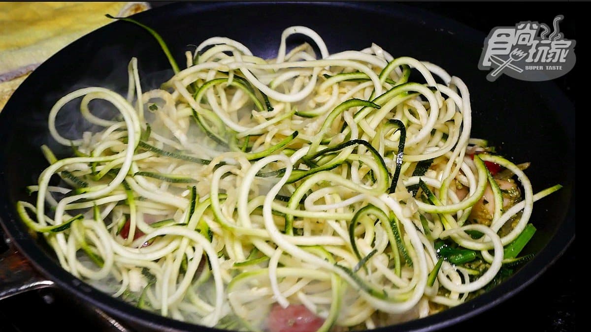 低熱量零澱粉卻很好吃，「花椰菜米」炒飯、不是麵的「櫛瓜麵」