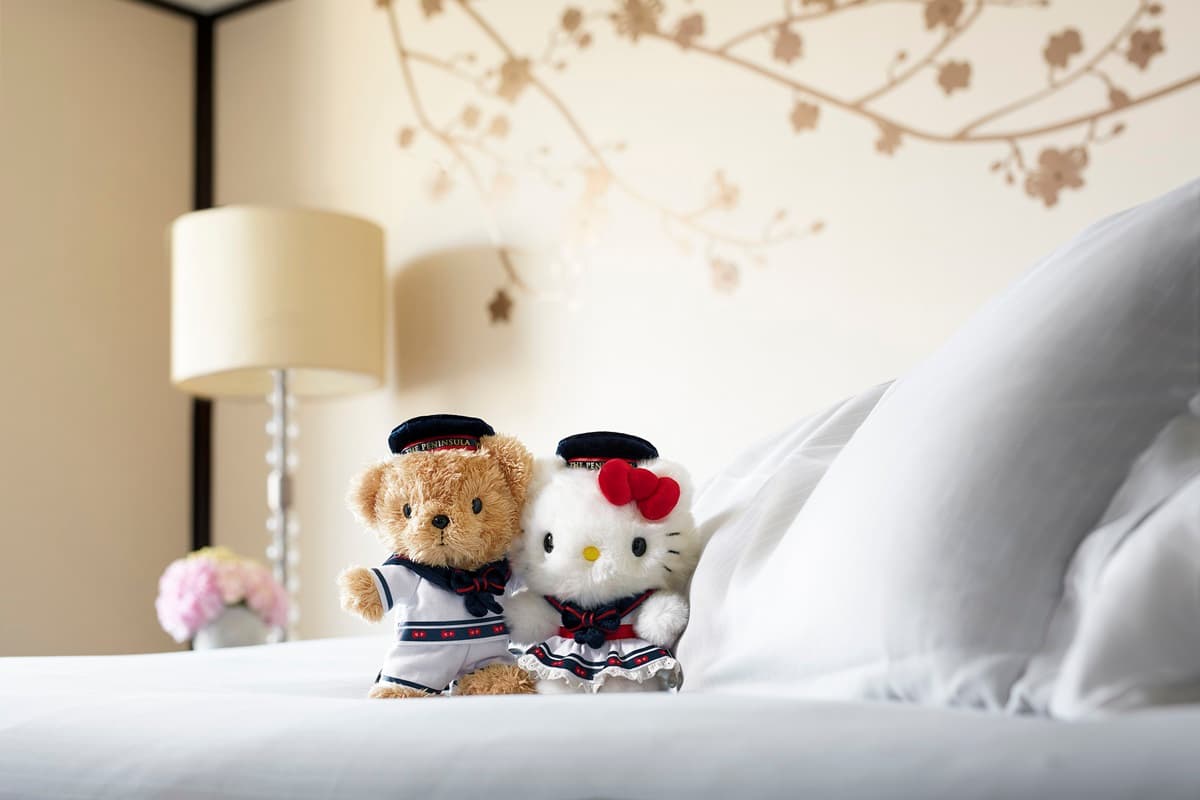 貓迷快衝！超可愛「Hello Kitty主題房」玩偶、浴袍和旅行袋免費帶回家