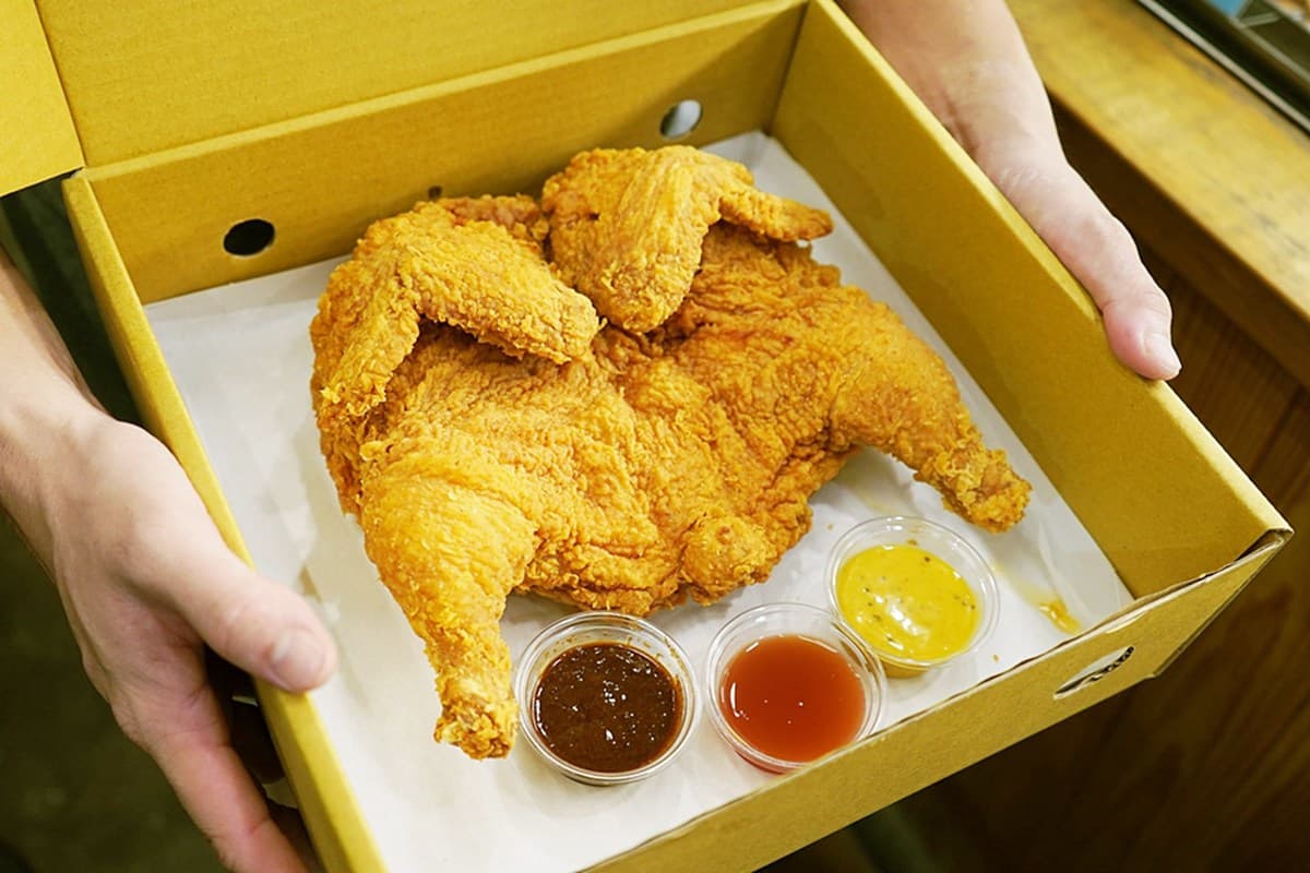 嘉義噴汁脆皮「炸全雞」排隊2小時才吃得到！激推6種辣椒特製椒麻味