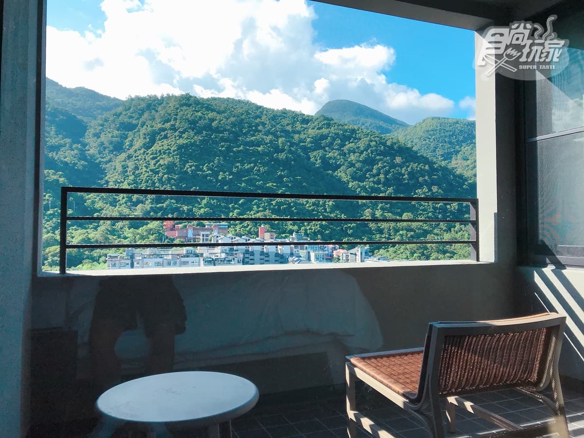 最美山景「房內溫泉池」這裡泡！宜蘭唯一室內高爾夫、賽車道和電競玩到飽