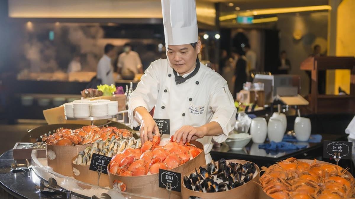 吃漢們衝！buffet界扛壩子「漢來海港」爐烤極黑和牛，吃到飽千元有找