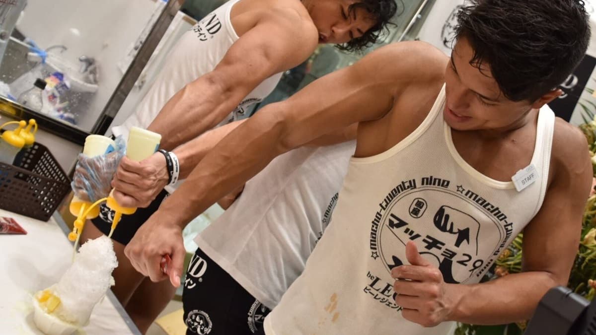 聽過「肉冰」嗎?猛男親手搖刨冰「口味超謎」,還可指定肌肉淋糖漿 聽過「肉冰」嗎?猛男親手搖刨冰「口味超謎」,還可指定肌肉淋糖漿