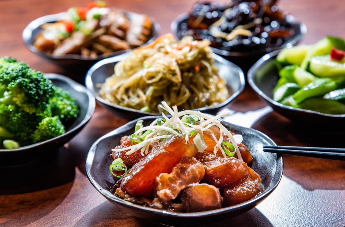 【新開店】比咖啡店還美的牛肉麵店，果凍牛筋太銷魂！獨家湯頭加了蘋果