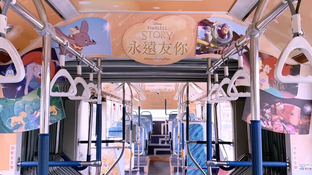 迪士尼粉衝台中了！彩繪雙節公車超萌，快閃拍照還可搭乘