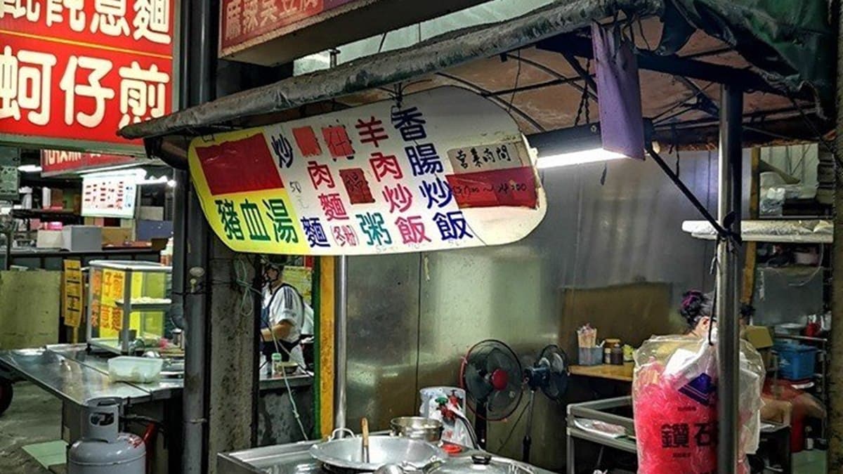 50元吃到撐！超狂阿嬤炒飯炸量，網揚言：「用新台幣懲罰」