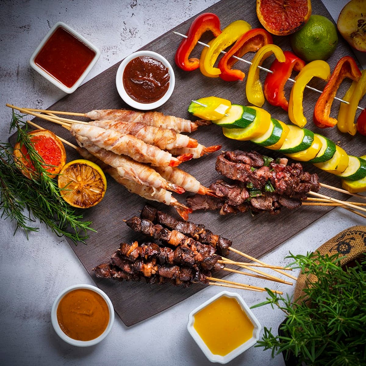 烤肉控快衝！這家buffet超狂「八國烤肉」一次吃到飽，波士頓活龍蝦五百元有找