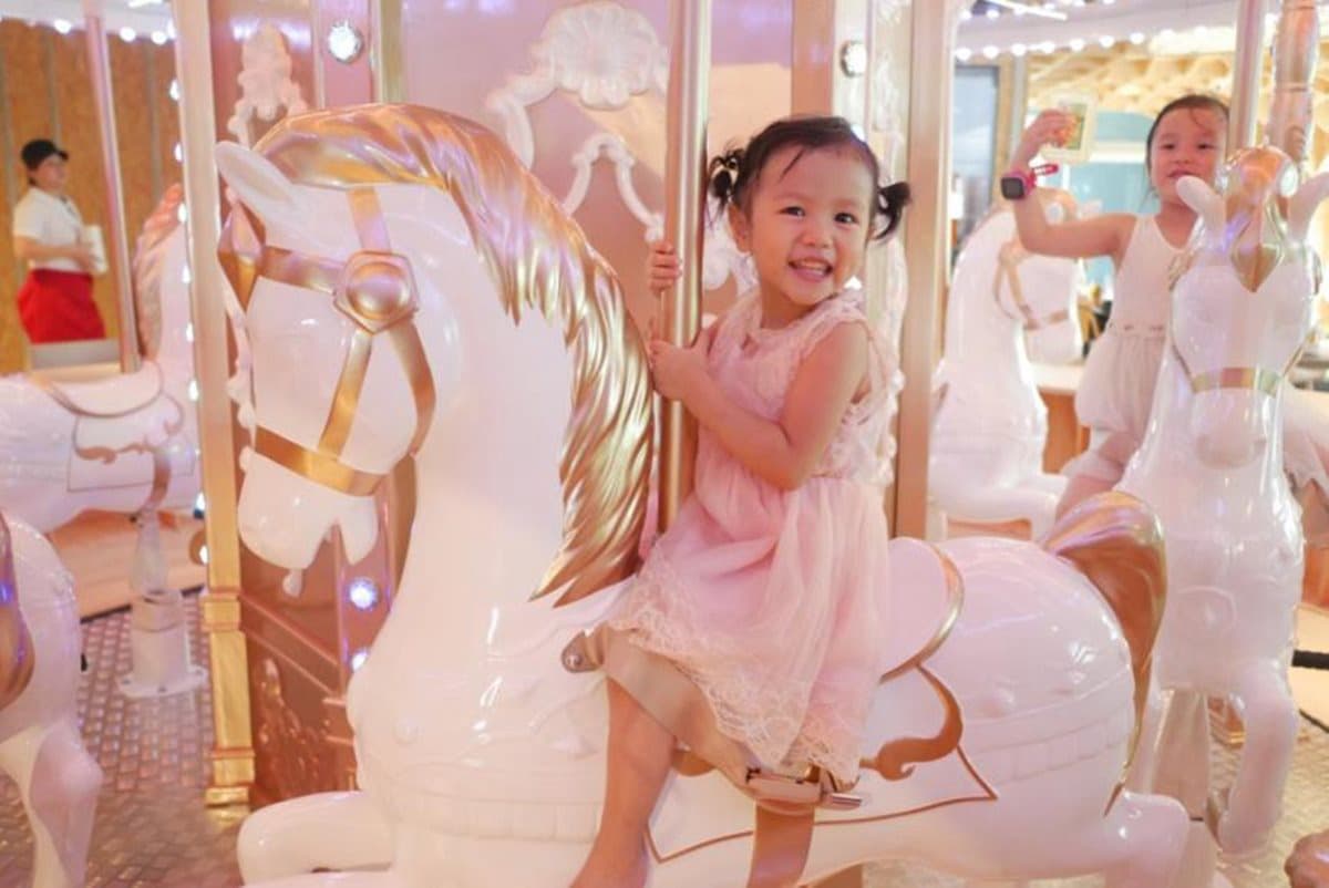 中秋遛小孩首選！7家超好玩親子餐廳：銀河小火車、夢幻旋轉木馬、彩虹樹