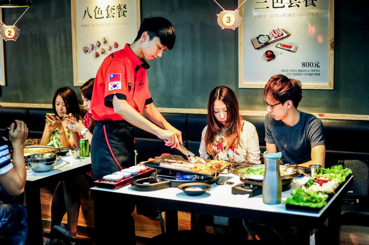 中秋聚餐首選!全台10家高CP值燒烤店:「一頭牛」套餐、烤帝王蟹吃到飽 中秋聚餐首選!全台10家高CP值燒烤店:「一頭牛」套餐、烤帝王蟹吃到飽