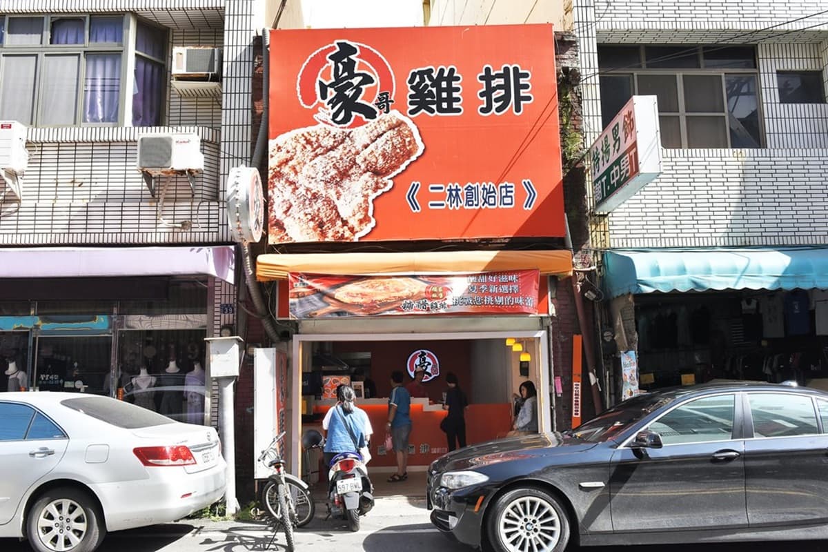 咬下去、流出來！這家「起司瀑布」雞排2hr完售，飲料免費喝到飽還可外帶