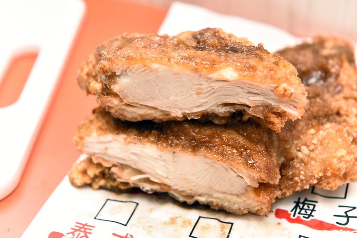 咬下去、流出來！這家「起司瀑布」雞排2hr完售，飲料免費喝到飽還可外帶